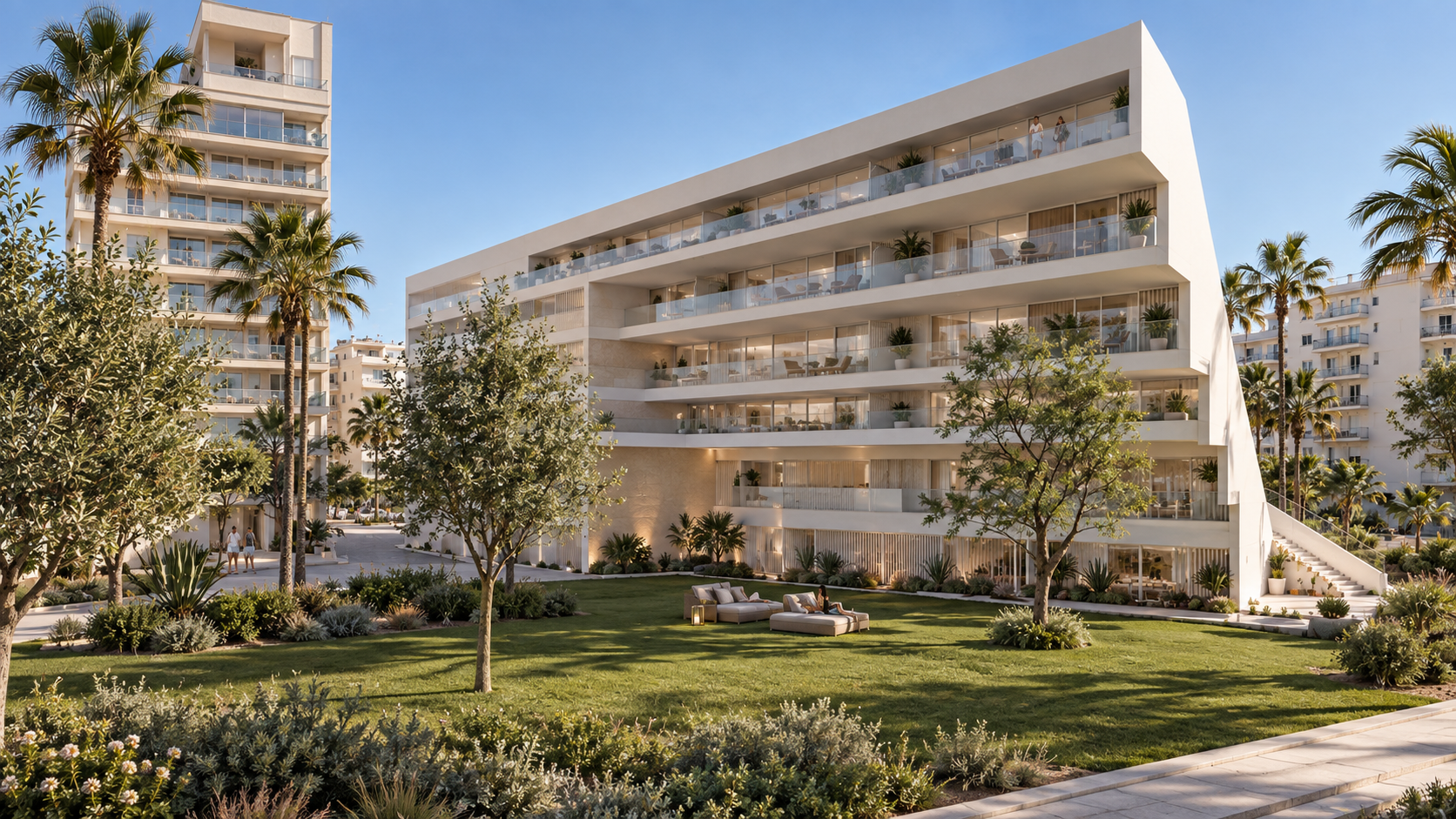 Hotel contemporaneo a Caorle con facciata inclinata, terrazze e giardino paesaggistico